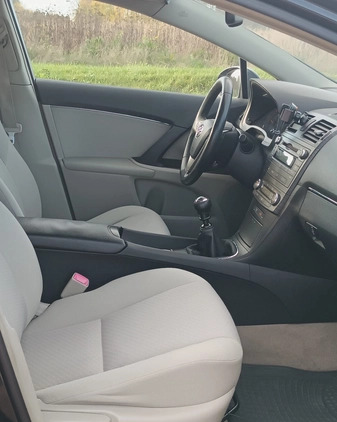 Toyota Avensis cena 18500 przebieg: 312000, rok produkcji 2009 z Warszawa małe 277